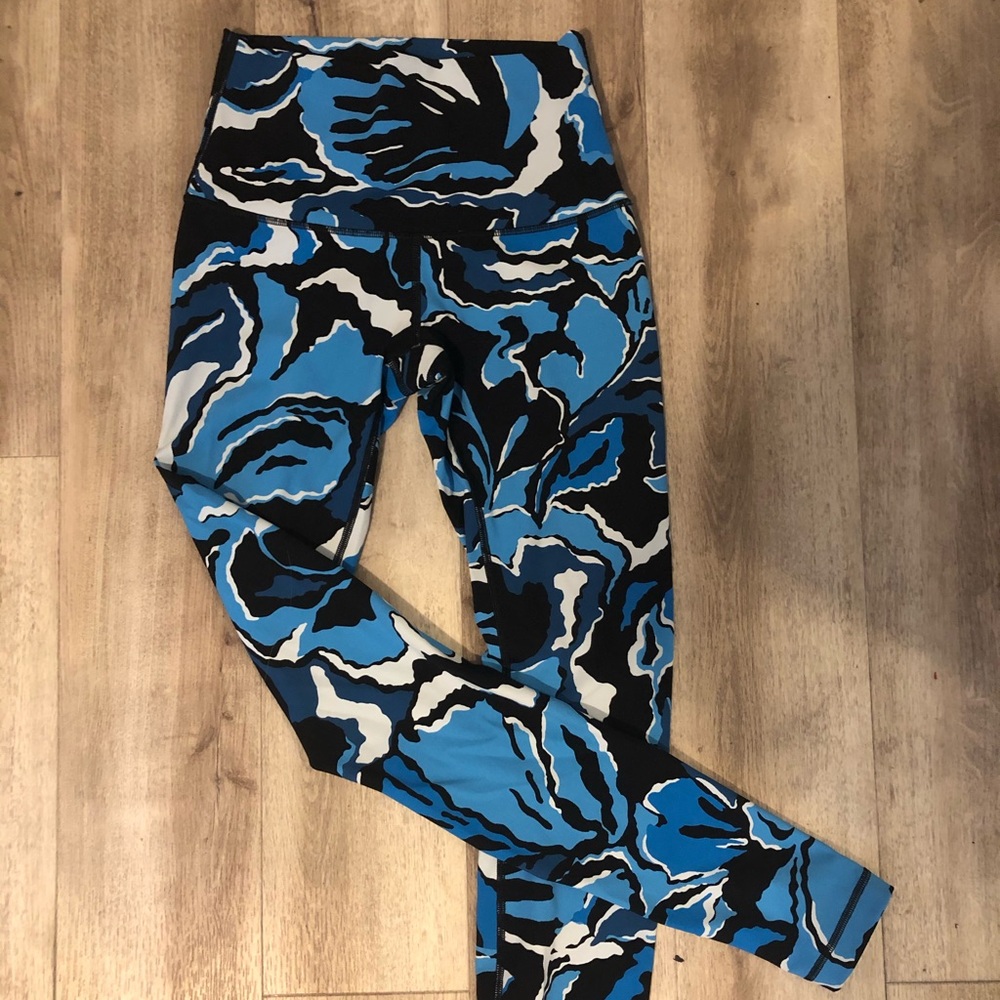 BRAND NEW LULULEMONS size 6